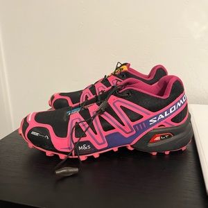 SALOMON TRAIL RUNNING SHOES